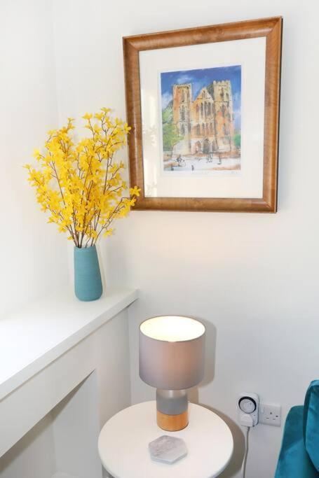 Central Ripon Apartment - View Of The Cathedral! Экстерьер фото