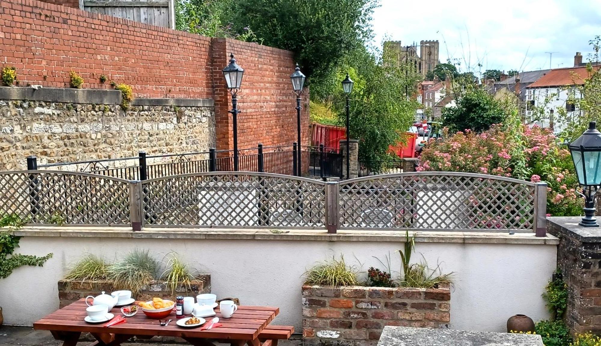 Central Ripon Apartment - View Of The Cathedral! Экстерьер фото